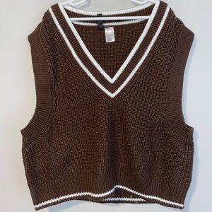 H&M Brown cropped sweater vest